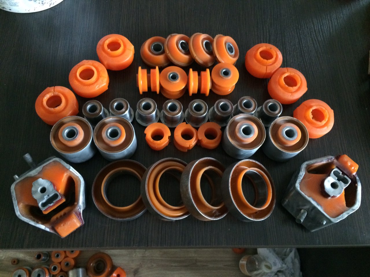 Audi 100C4 втулки стабилизатора, сайлентблоки рычагов, подвесной подшипник, подушка КПП