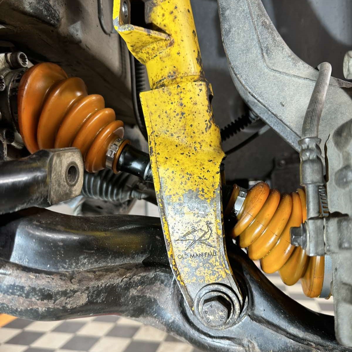 Послуга з заміни поліуретанових пильників ШРУСа Volkswagen Amarok 2010- (Пильники в ціну не входять)