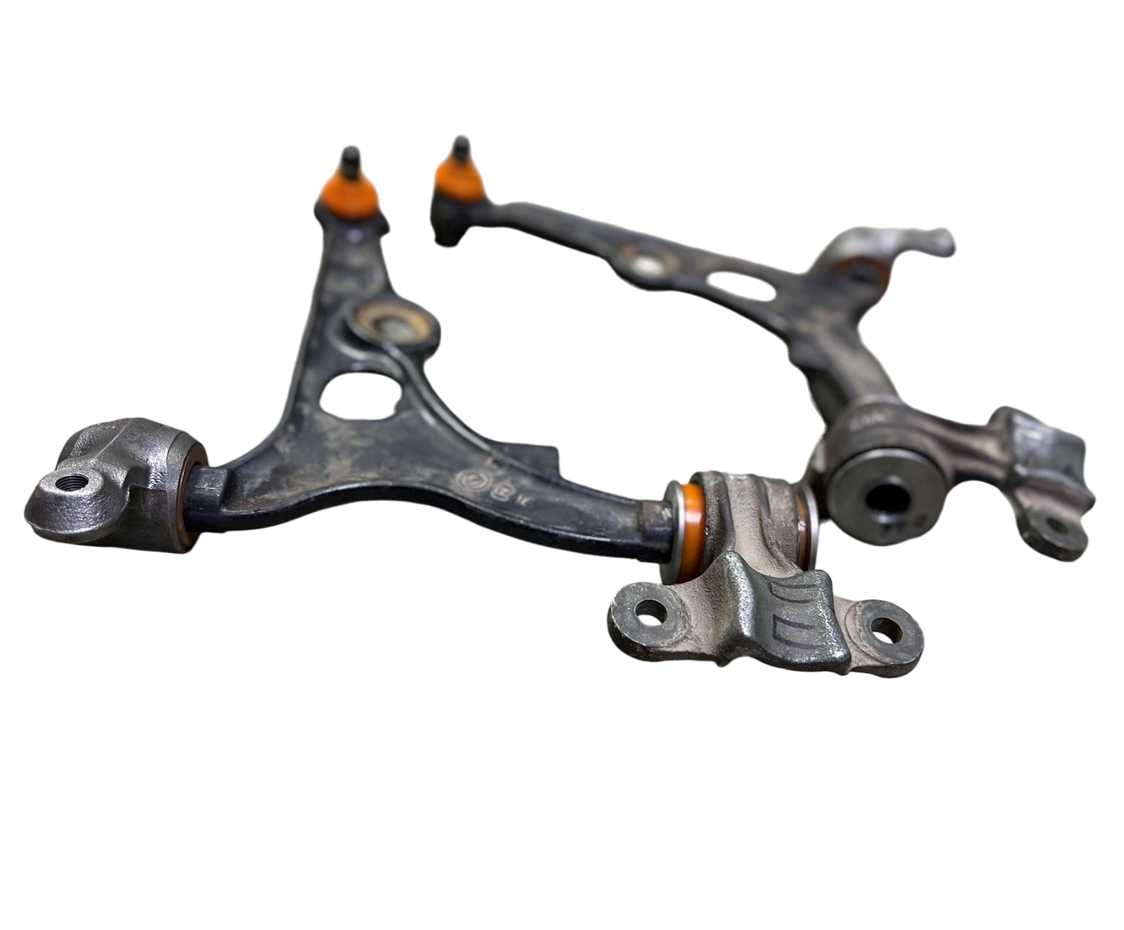 Передній нижній важіль Peugeot Expert 2007- Послуга з перепресування сайлентблоків (Сайлентблоки в ціну не входять)