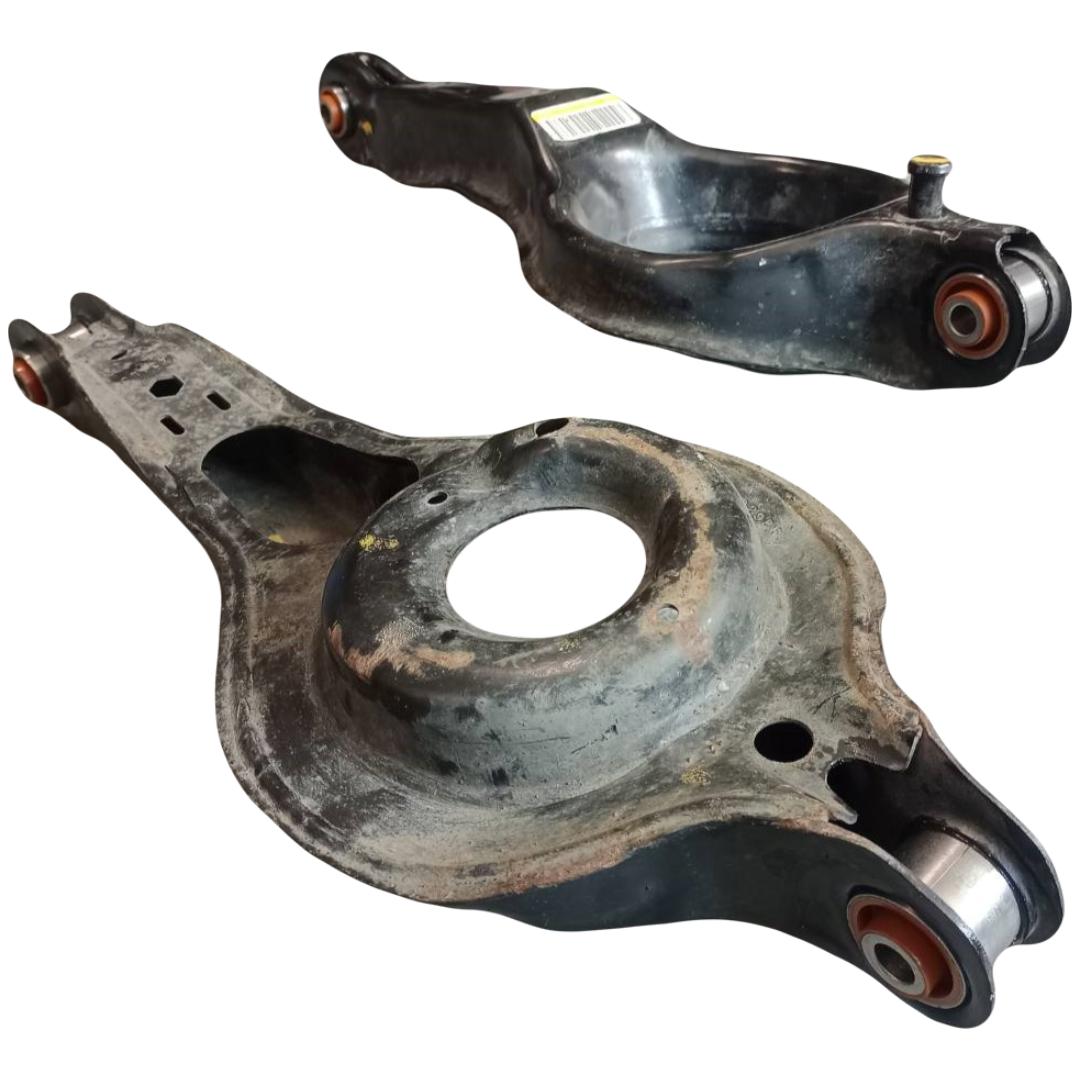 Задній підпружинний важіль Mazda 3 BK 2003-2009 Послуга з перепресування сайлентблоків (Сайлентблоки в ціну не входять)