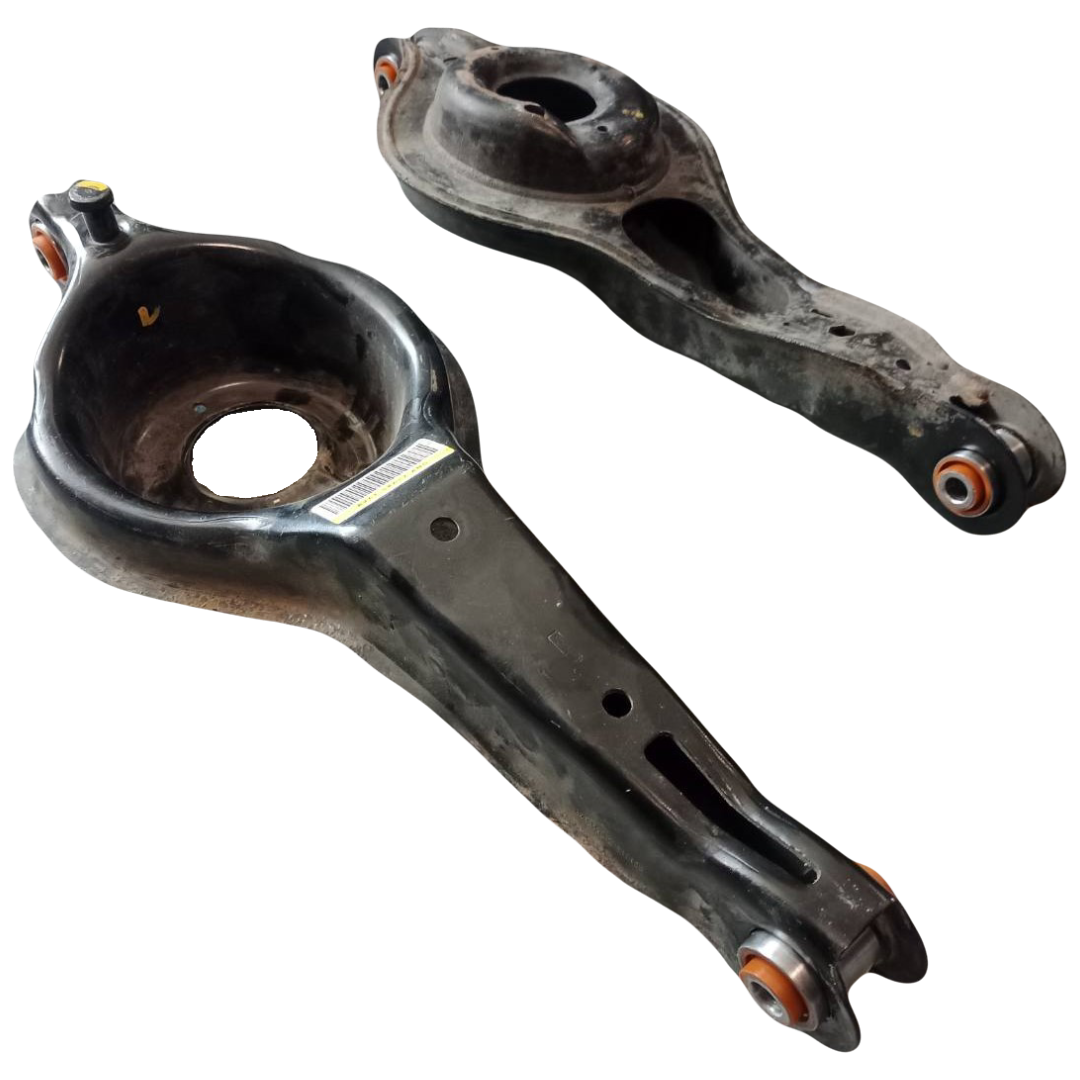 Задній підпружинний важіль Mazda 3 BK 2003-2009 Послуга з перепресування сайлентблоків (Сайлентблоки в ціну не входять)