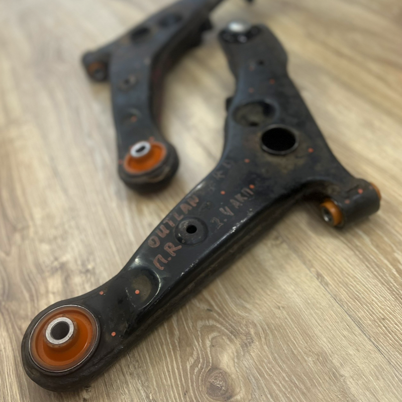 Передній нижній важіль Mitsubishi Outlender 2006-2012 Послуга з перепресування сайлентблоків (Сайлентблоки в ціну не входять)