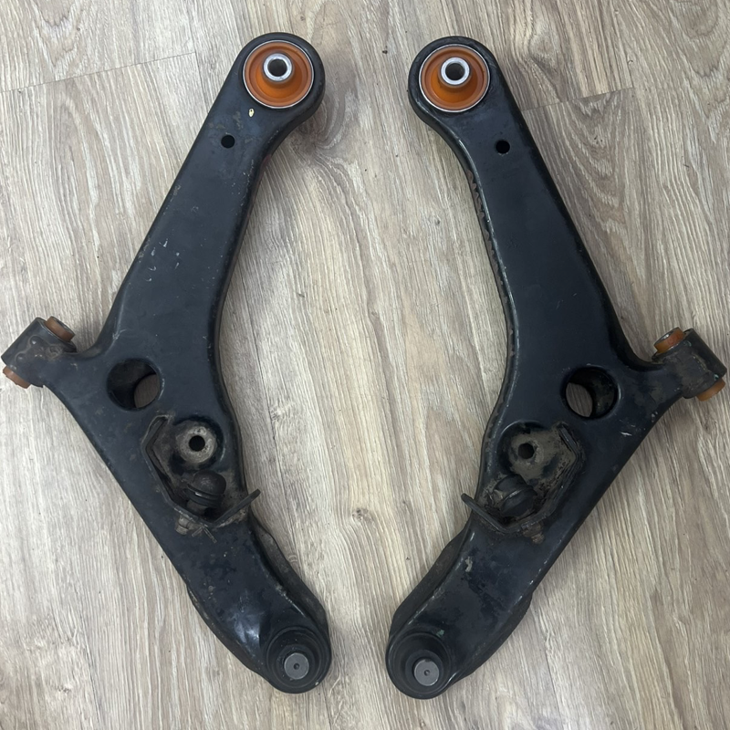 Передній нижній важіль Mitsubishi Outlender 2006-2012 Послуга з перепресування сайлентблоків (Сайлентблоки в ціну не входять)