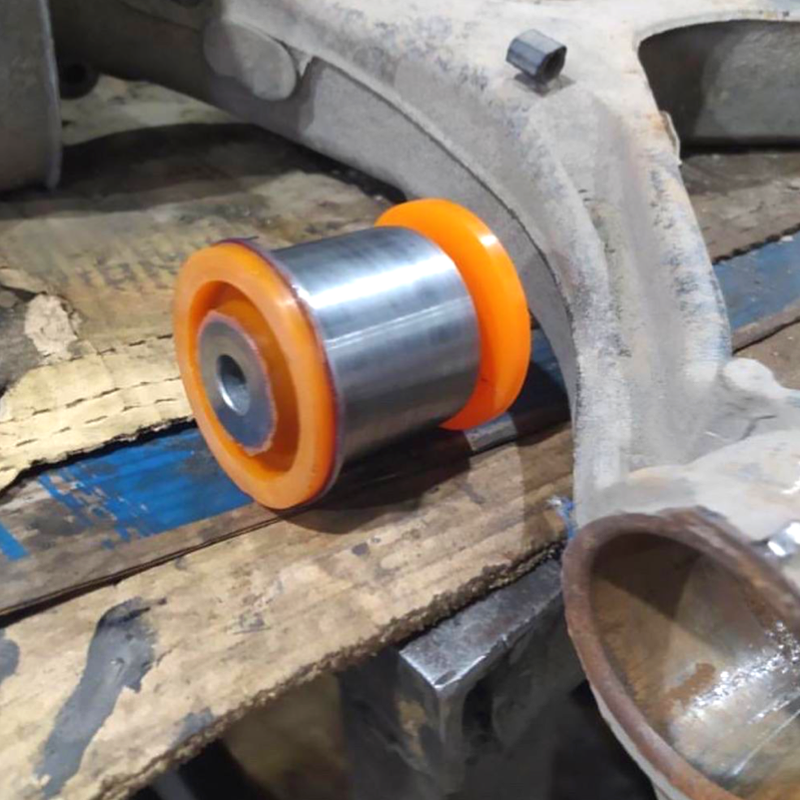 Задній важіль Volkswagen T6 2015- Послуга з перепресування сайлентблоків (Сайлентблоки в ціну не входять)