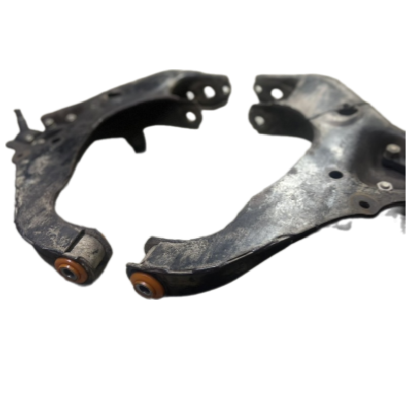 Передній нижній важіль Mitsubishi L200 1996-2006 Послуга з перепресування сайлентблоків (Сайлентблоки в ціну не входять)