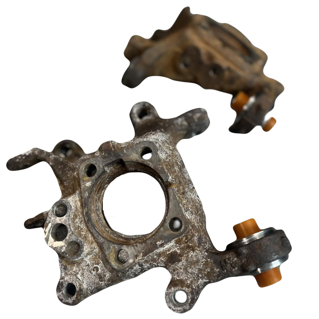 Задняя цапфа Toyota RAV 4 III 2005-2013 Услуга с перепресовки сайлентблоков (Сайлентблоки в цену не входят)