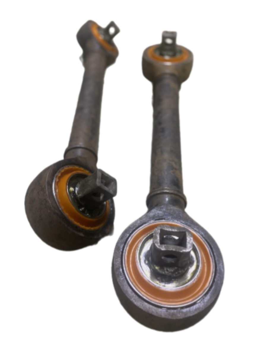 Тяга балансиру Mitsubishi Fuso 1963- Послуга з перепресування сайлентблоків (Сайлентблоки в ціну не входять)