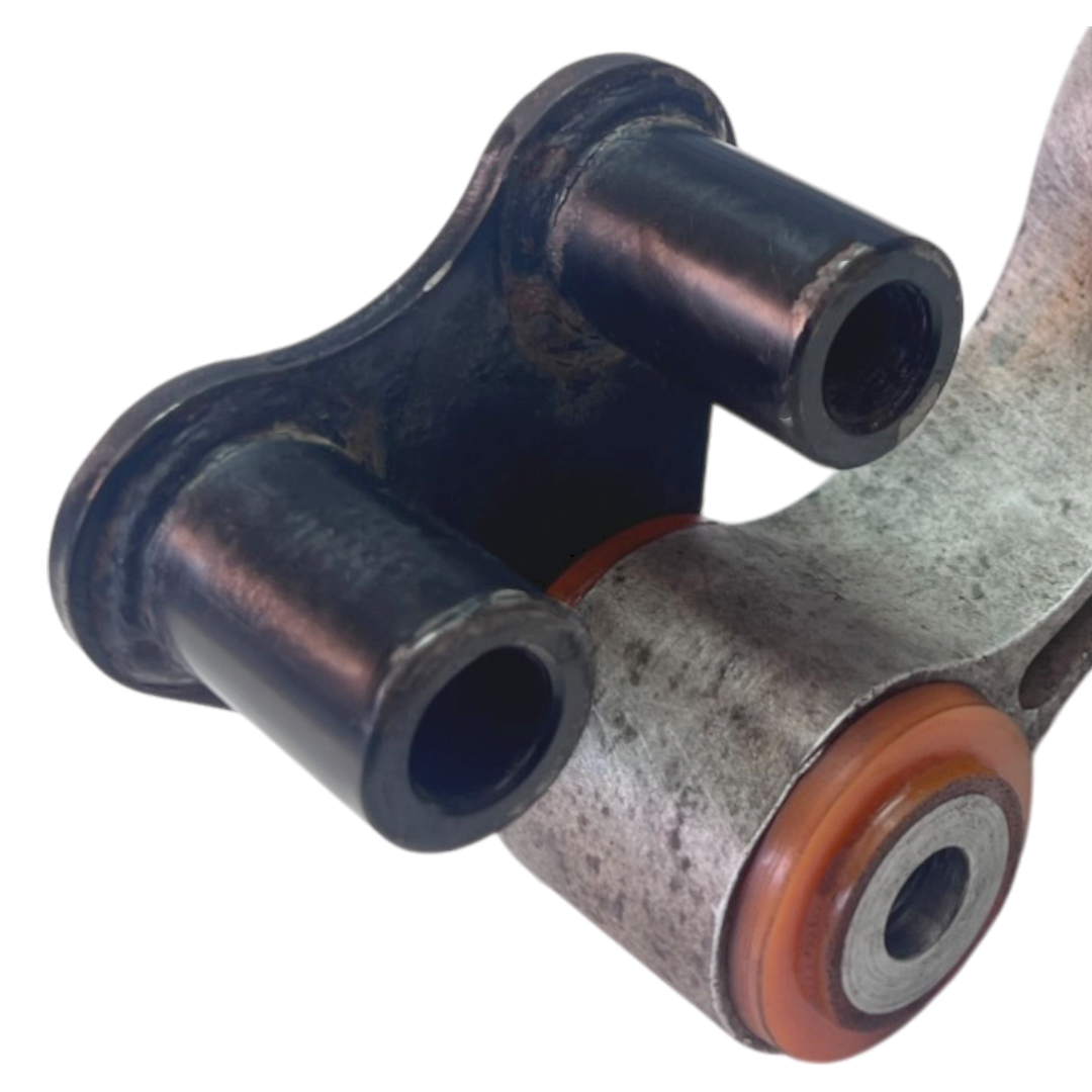 Поліуретанова подушка двигуна задня Mazda 6 2002-2008 3.0L Послуга ПО ЗАМІНІ маленького САЙЛЕНТБЛОКА