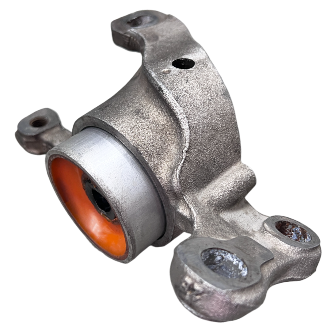 Поліуретановий сайлентблок переднього важеля задній Bmw F45 2014- лівий В КРОНШТЕЙНІ