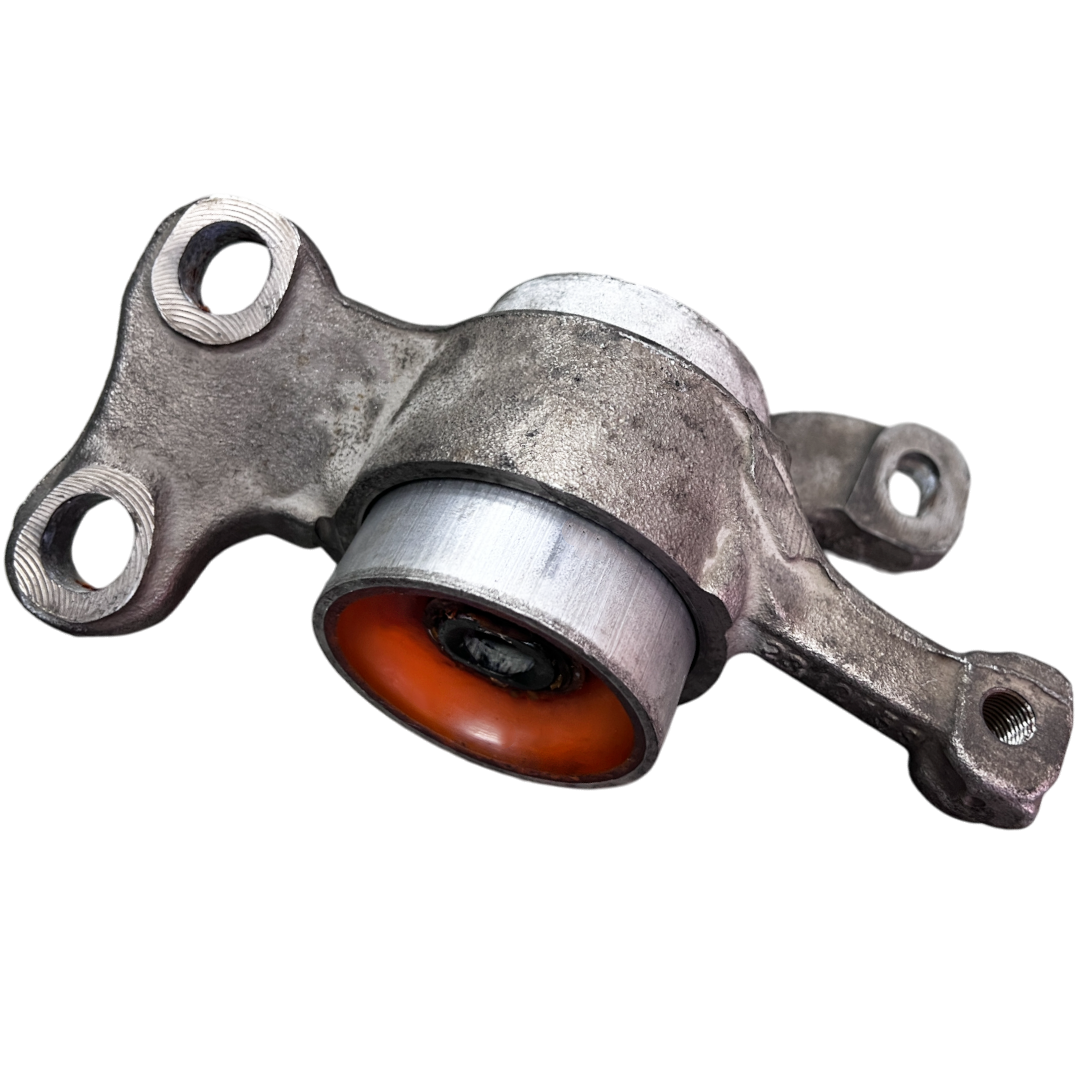 Поліуретановий сайлентблок переднього важеля задній Bmw F45 2014- лівий В КРОНШТЕЙНІ